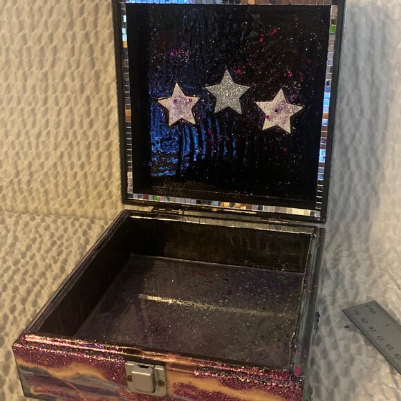 NEW Handmade Resin Designed Closing Lid Keepsakes Jewelry Trinket Box - Picture 11 of 11
